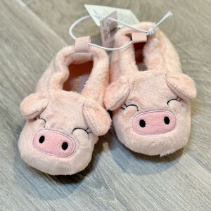 Old Navy Blush Piglet Baby Slippers 6-12 months - NWT!